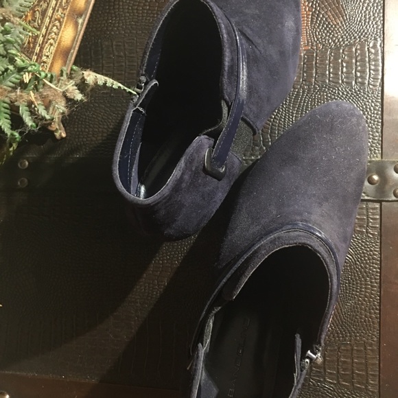 Bandolino Navy Booties size 7 - Picture 3 of 4